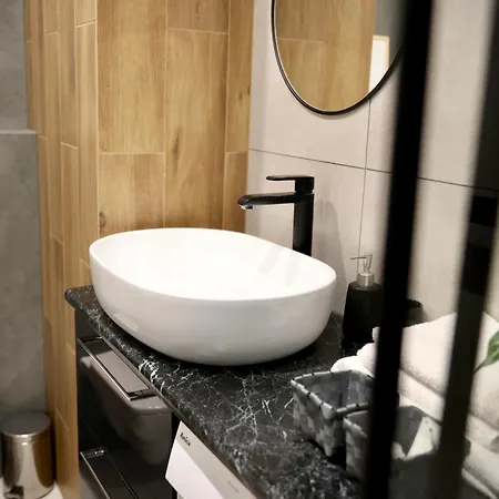 Capital Towers Scenique Апартаменти *